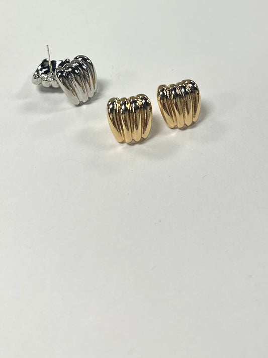 Ribbed Square Earrings