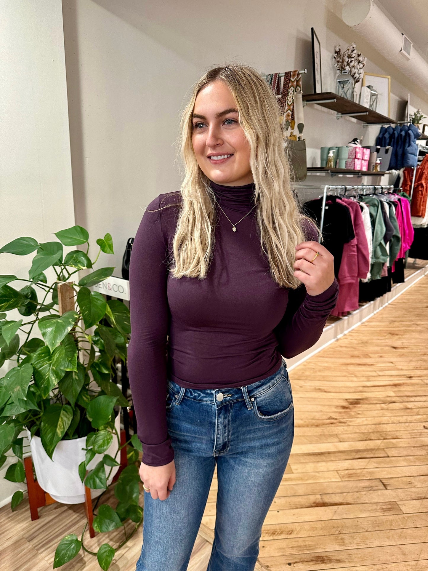 Anatone Slim Fit Turtleneck Top