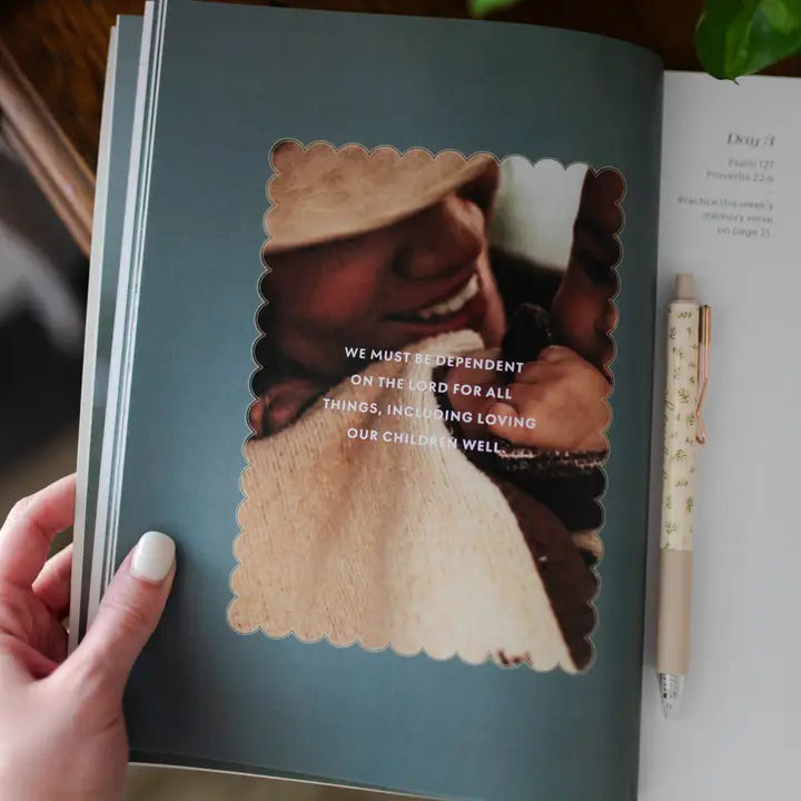 Grace In Chaos: Biblical Hope for the Hard Days of Motherhood